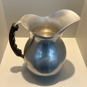 Vintage Wear-Ever aluminum silver pour pitcher with Bakelite handle